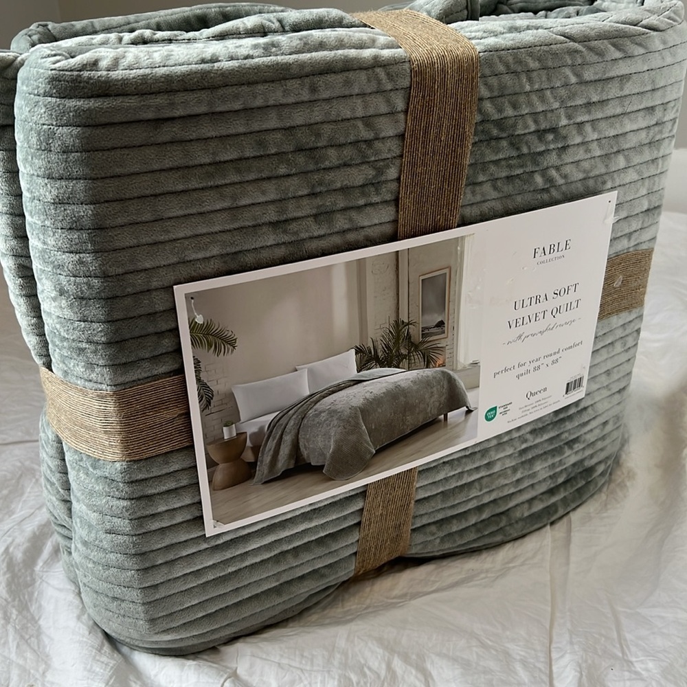 Fable Collection Ultra Soft Velvet Quilt Queen Bed Coverlet Smokey Jade NEW NWT - Picture 7 of 14